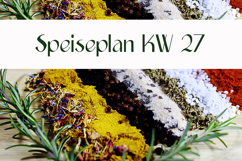 Ein Speiseplan für Kalenderwoche 27 wird dargestellt, umgeben von verschiedenen Gewürzen und Kräutern. Die verschiedenen Farben und Texturen der Gewürze symbolisieren eine abwechslungsreiche und aromatische Küche.